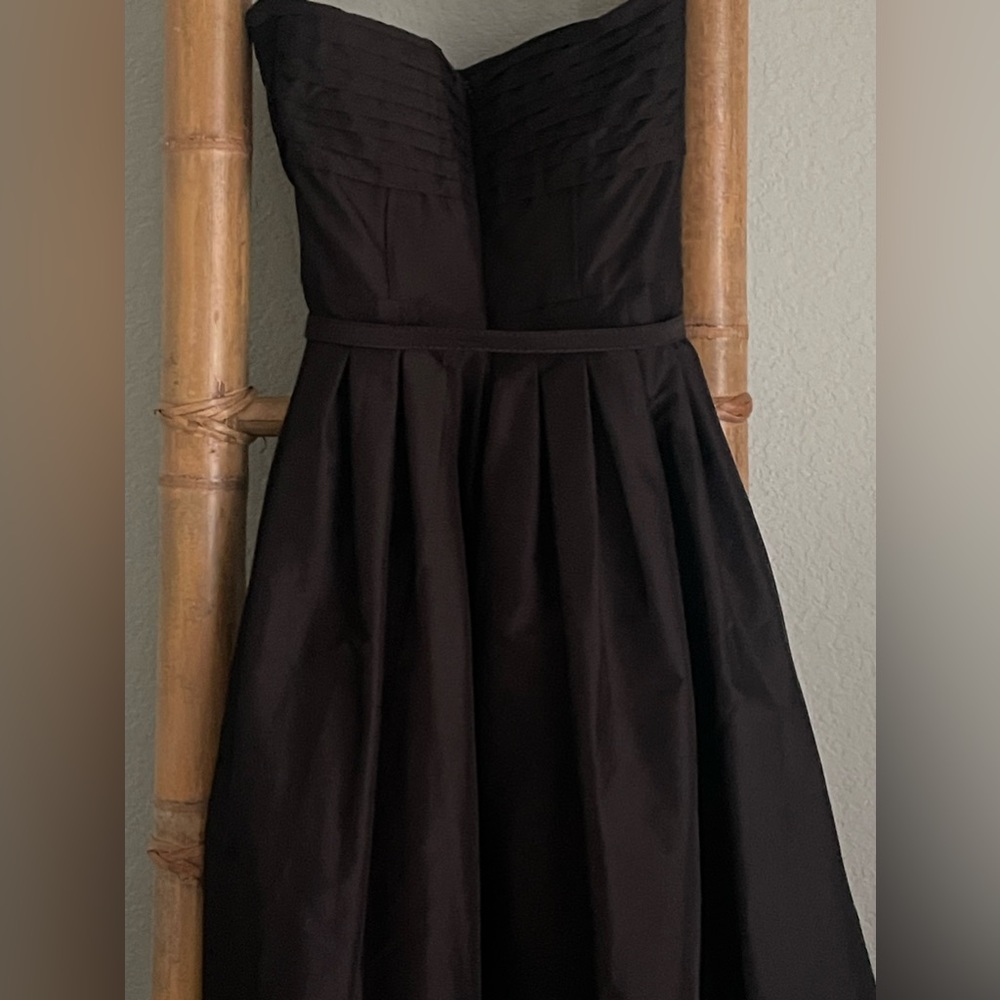 Classy black strapless dress with thin belt - Picture 6 of 7